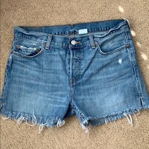 Levi’s 501 boyfriend cut offs